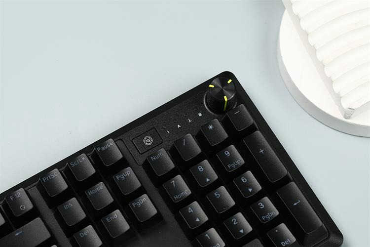 Bàn Phím Cơ Có Dây Gaming Corsair K70 CORE-BLK-CRSR MX-RGB