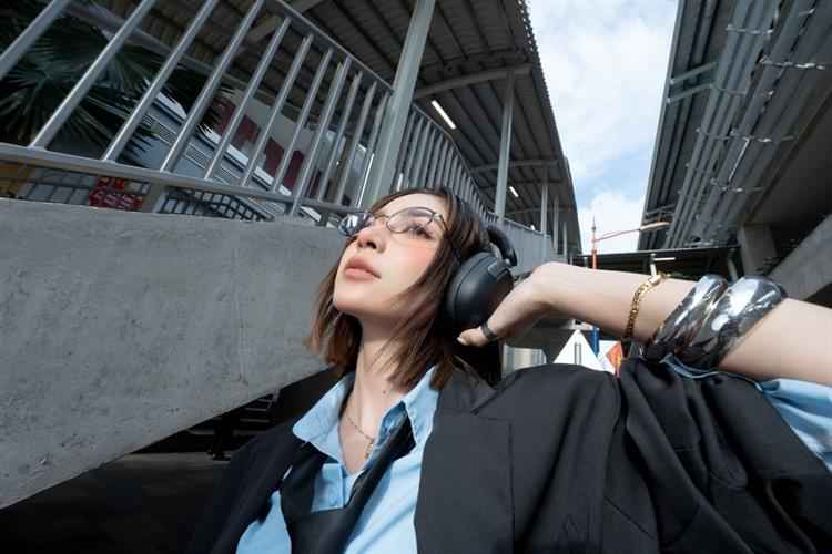 Tai nghe Bluetooth chụp tai Alpha Works Flex 688