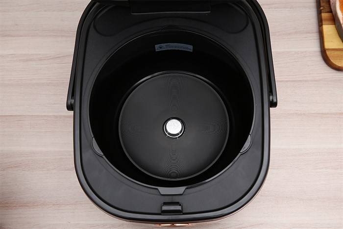 Nồi cơm điện tử BlueStone 1.5 lít RCB-5949