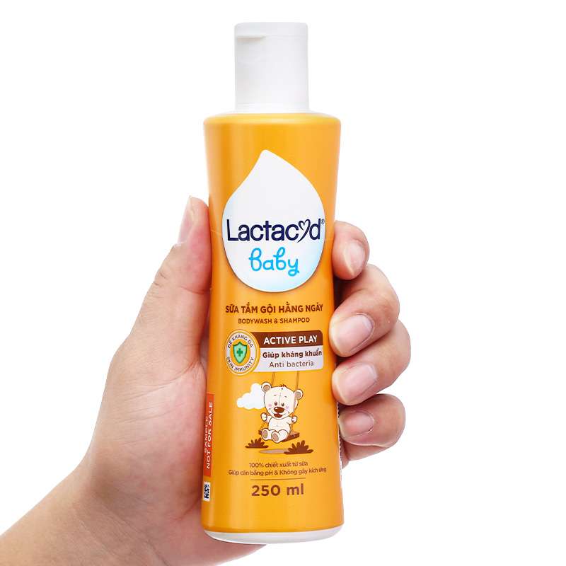 Sữa tắm & gội 2in1 cho bé Lactacyd Active Play hương tự nhiên 250ml